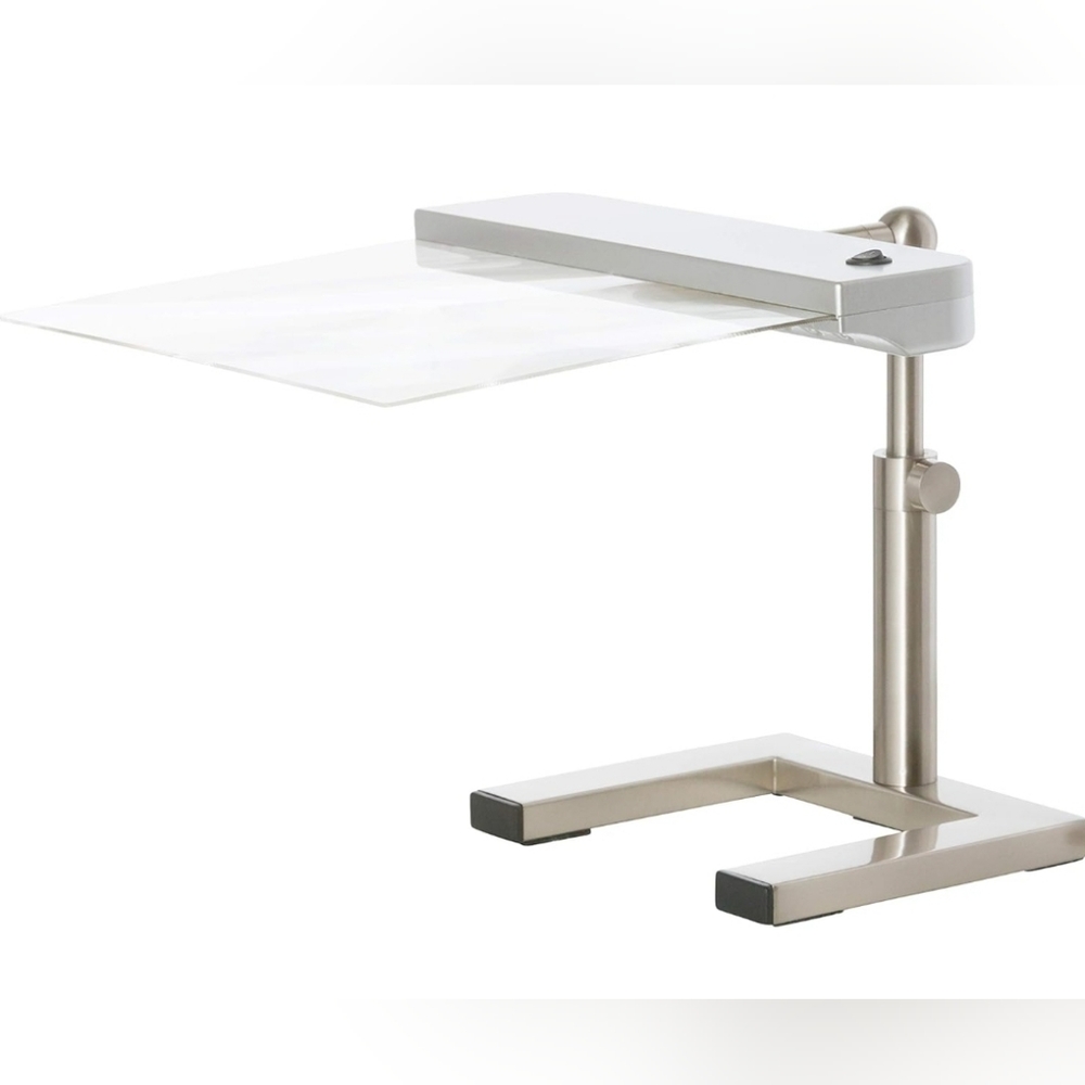 Daylight 24 tabletop magnifier lamp